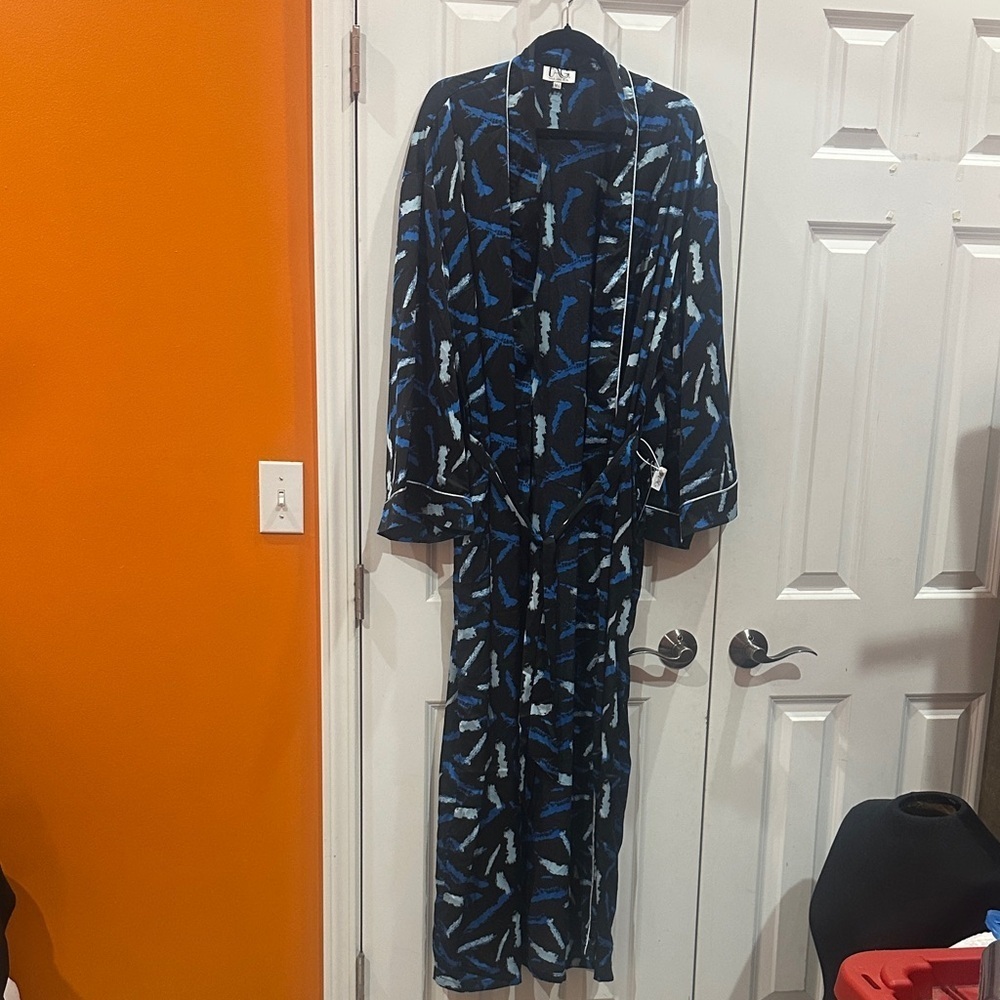 NEW Tag Women's Blue and White Pajama Set size M-L